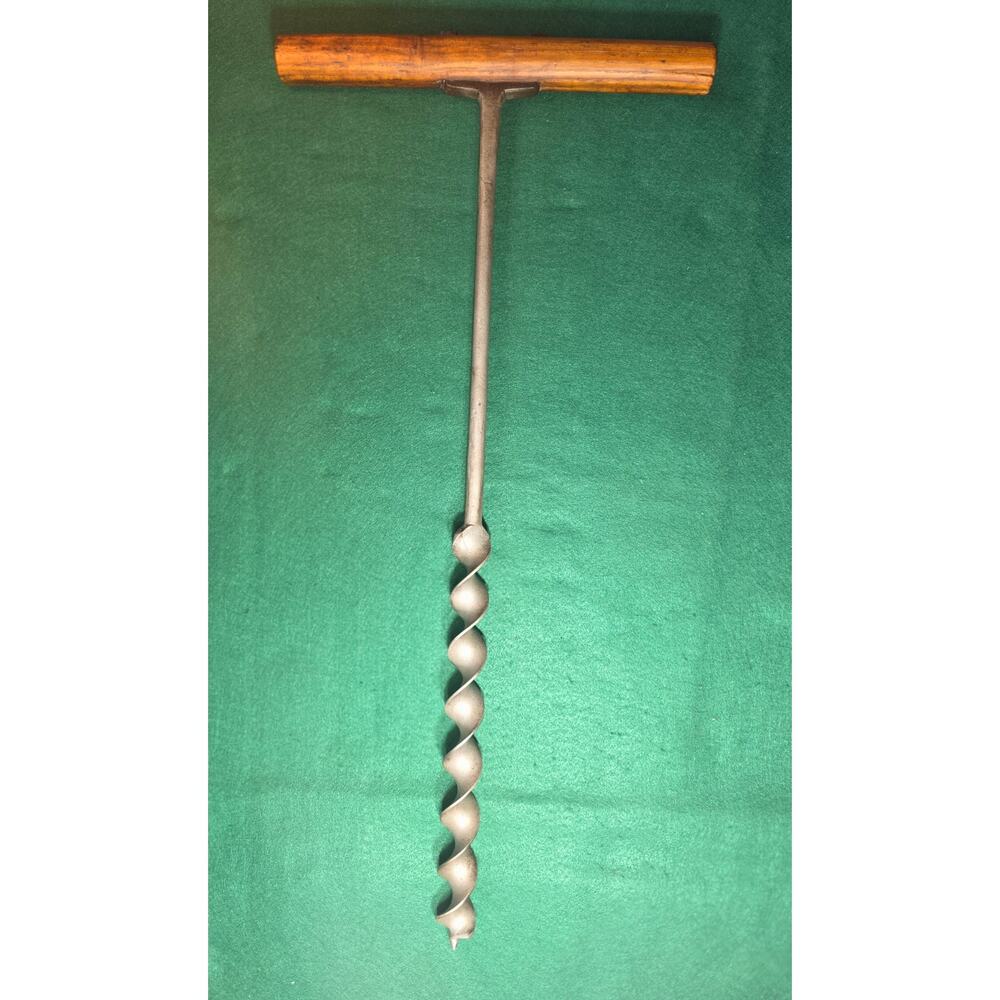 Antique Carpenters large size primitive wood hand auger with a 1 1/4" bit!